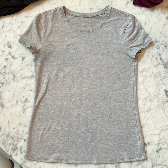 Alo Finesse Tee - Picture 2 of 6